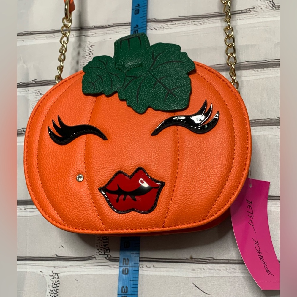 Betsey Johnson Orange XO Pumpkin Face Crossbody Bag NWT - Picture 7 of 13